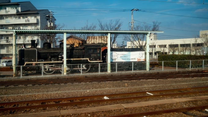 鉄道乗車記録の写真:駅舎・駅施設、様子(33)        「構内に屋外展示されているSL8620形の58685号機。」