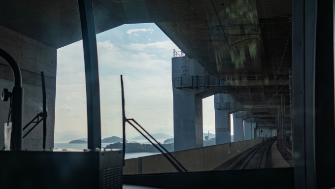 鉄道乗車記録の写真:車窓・風景(7)        「陸上(櫃石島)の高架橋部分。」