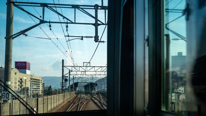 鉄道乗車記録の写真:車窓・風景(14)        「坂出駅を通過。
2面3線の国鉄型配線になっています。」