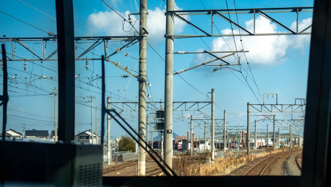 鉄道乗車記録の写真:車窓・風景(15)        「鬼無駅と香西駅の間にある高松貨物ターミナル。
貨物列車にとっては四国の玄関口になります。」
