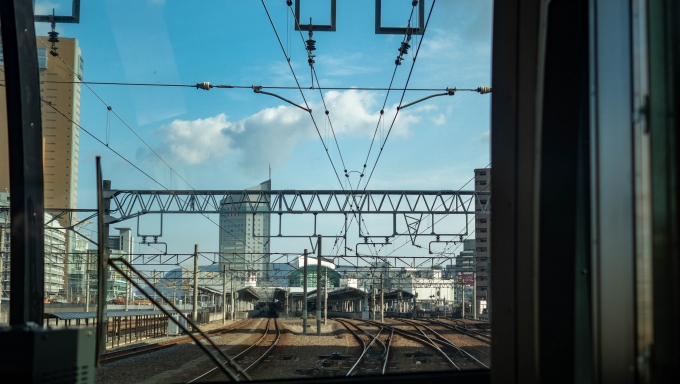 鉄道乗車記録の写真:車窓・風景(16)        「高松駅が見えてきました。」