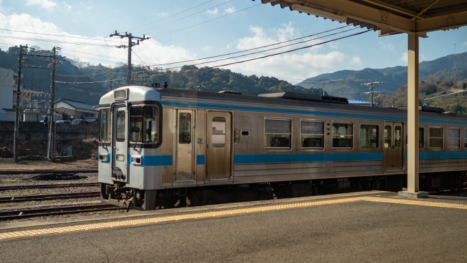 鉄道乗車記録の写真:車窓・風景(10)        「留置されていた1000形気動車を横目に阿波池田駅を出発です。」