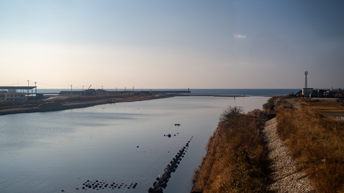 鉄道乗車記録の写真:車窓・風景(17)        「奈半利川を渡るともうすぐ終点の奈半利駅です。」