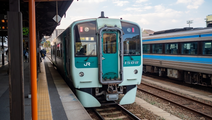 鉄道乗車記録の写真:乗車した列車(外観)(23)        「四国をぐるっと廻って3日振りに徳島に到着。
JR四国完乗まで、残すは高徳線だけとなりました。」