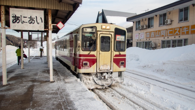 鉄道乗車記録の写真:乗車した列車(外観)(8)        「秋田内陸縦貫鉄道の本社と車庫がある阿仁合駅では、少し長めの停車時間になります。」