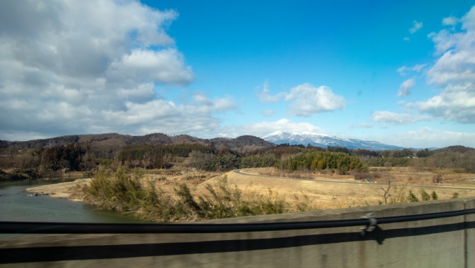 鉄道乗車記録の写真:車窓・風景(4)        「阿武隈川と安達太良山」