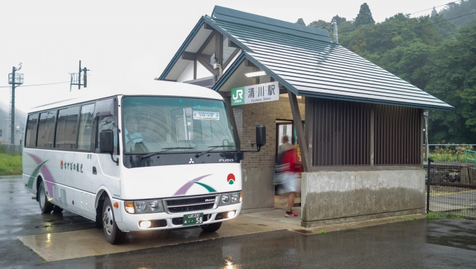 鉄道乗車記録の写真:駅舎・駅施設、様子(1)        「新庄から代行バスで到着」