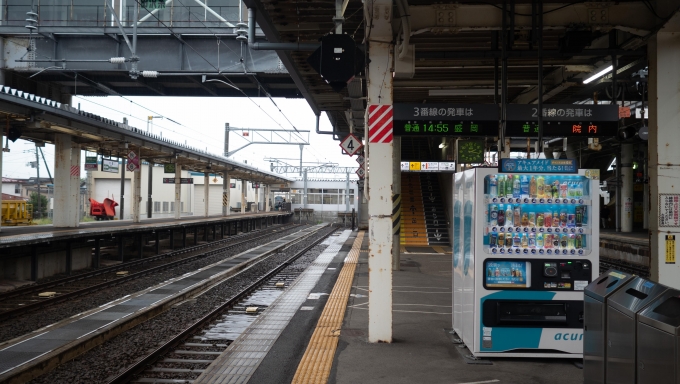 鉄道乗車記録の写真:駅舎・駅施設、様子(1)        「隣が新幹線ホーム」