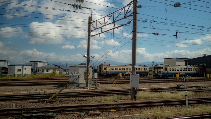 鉄道乗車記録の写真:車窓・風景(5)        「弘前を出ると五能線のキハ40が見えます」