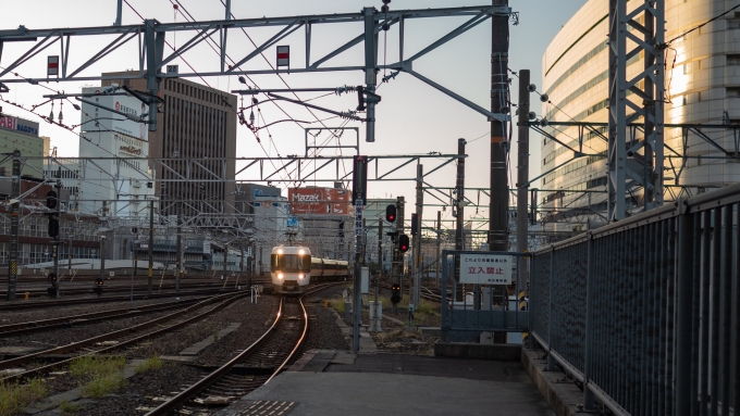 鉄道乗車記録の写真:乗車した列車(外観)(2)        「しなの1号入線」