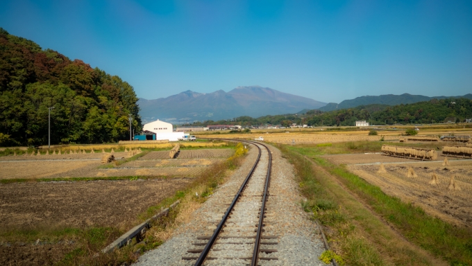 鉄道乗車記録の写真:車窓・風景(18)        「浅間山が見えてきます」