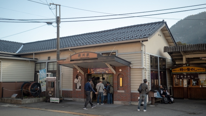 鉄道乗車記録の写真:駅舎・駅施設、様子(1)        「軽井沢からバスで横川駅へ」