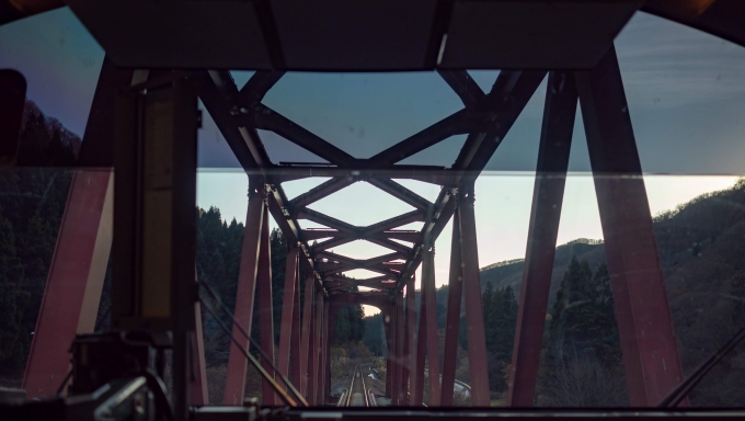 鉄道乗車記録の写真:車窓・風景(5)        「小国川を渡ります」