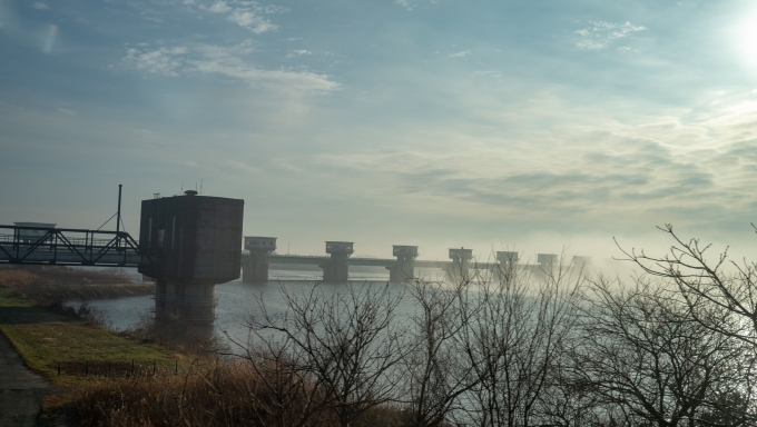 鉄道乗車記録の写真:車窓・風景(4)        「川霧が立ち昇る阿武隈川」