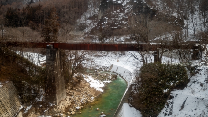 鉄道乗車記録の写真:車窓・風景(11)        「かつて太子(おおし)駅まで延びていた支線の橋桁がそのまま残っています。」