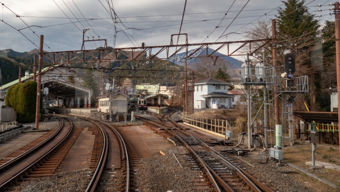鉄道乗車記録の写真:車窓・風景(3)        「東武日光駅のホームはY字型で改札に向かって広がっていく形となっています」