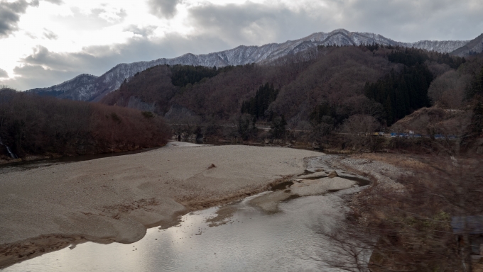 鉄道乗車記録の写真:車窓・風景(15)        「阿賀川
この辺りでは大川とも呼ばれ下流の新潟県境辺りから阿賀野川と名前を変えます」