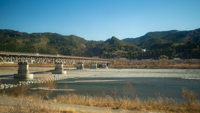 鉄道乗車記録の写真:車窓・風景(10)        「駿遠橋をくぐり抜けます」