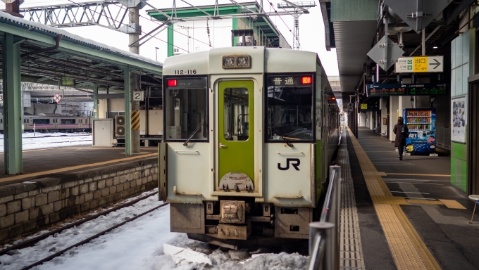 鉄道乗車記録の写真:乗車した列車(外観)(1)          「盛岡駅から花輪線へ直通する列車は、IGR岩手銀河鉄道線ホームから出発します。」