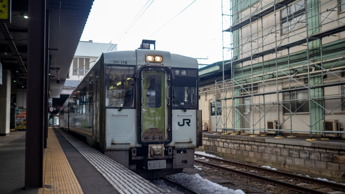 鉄道乗車記録の写真:乗車した列車(外観)(3)        「キハ112-116+キハ111-116の2両編成で花輪線終点の大館へ向かいます。」