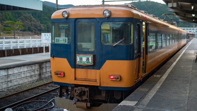 鉄道乗車記録の写真:乗車した列車(外観)(1)        「千頭駅で待っていたのは元近鉄の16000系でした」