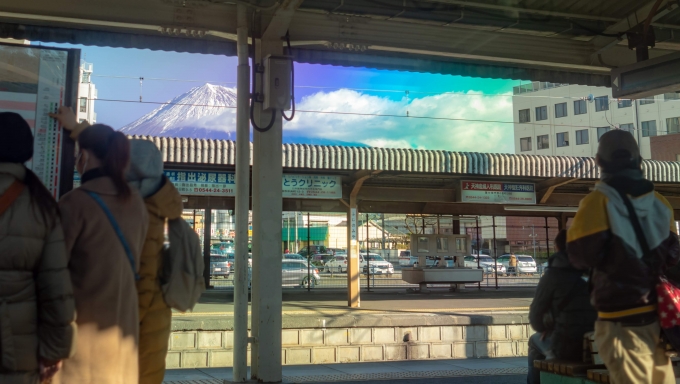 鉄道乗車記録の写真:車窓・風景(5)        「富士宮駅では大勢の乗客が降りて行きました」
