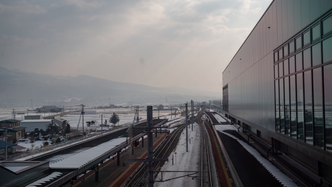 鉄道乗車記録の写真:駅舎・駅施設、様子(6)        「現在は新幹線はここまで
在来線特急に乗り換えます」