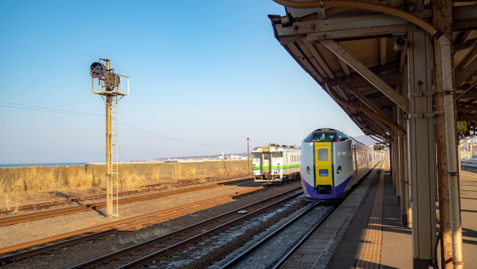 鉄道乗車記録の写真:乗車した列車(外観)(5)        「この日の目的地は函館ですが、ここで下車します」