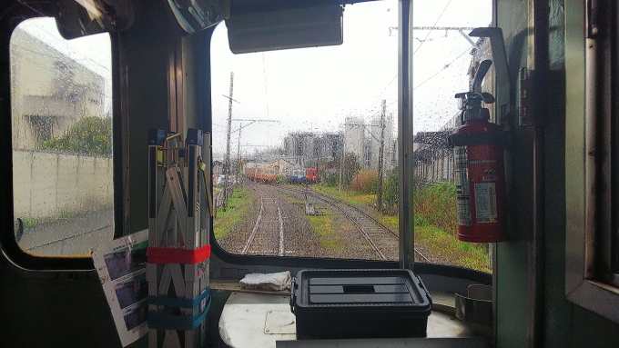 鉄道乗車記録の写真:車窓・風景(2)        「仲ノ町の車庫には色とりどりの車輛があります。調べたところ見学もできるようです。」
