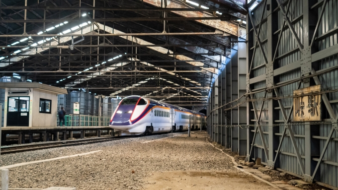 鉄道乗車記録の写真:列車・車両の様子(未乗車)(7)        「駅へ戻ってE3系の山形新幹線をパチリ」