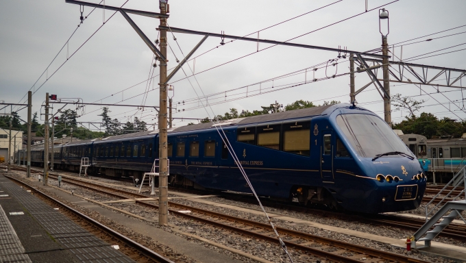 鉄道乗車記録の写真:列車・車両の様子(未乗車)(1)        「伊豆急行2100系
「THE ROYALEXPRESS」が留置されていました」