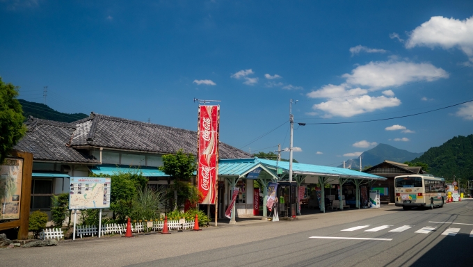 鉄道乗車記録の写真:駅舎・駅施設、様子(2)        「三峰神社からバスで三峰口駅へ」