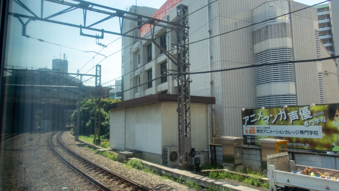 鉄道乗車記録の写真:車窓・風景(14)        「高田馬場駅の手前で立体交差を潜って山手線の東側に出ると、並走して新宿へ向かいます。」