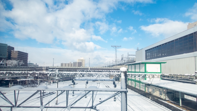 鉄道乗車記録の写真:駅舎・駅施設、様子(1)        「盛岡駅西口の連絡通路から。
雲が掛かってしまい岩手山の姿は拝めませんでした。」