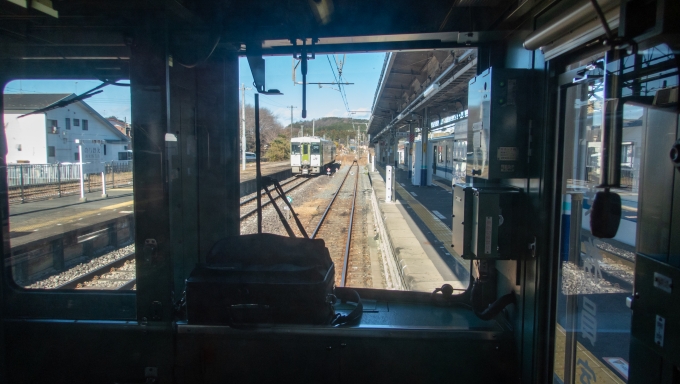 鉄道乗車記録の写真:車窓・風景(6)        「終点越生駅に到着。
八高線の上り列車もホームに入ってきました。」