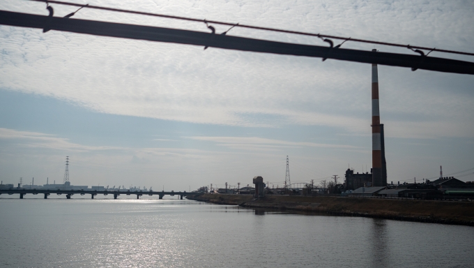 鉄道乗車記録の写真:車窓・風景(11)        「加古川の河口近くを渡ります。」