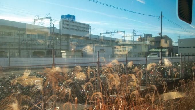 鉄道乗車記録の写真:車窓・風景(5)        「吉備線は岡山駅を出るとすぐ、右へカーブしながら山陽本線と離れていきます。」