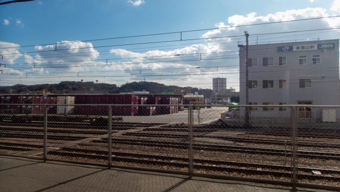 鉄道乗車記録の写真:車窓・風景(12)        「東福山駅の横には、JR貨物の東福山駅もあります。」
