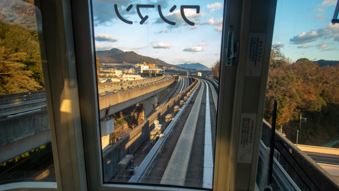 鉄道乗車記録の写真:車窓・風景(6)        「長楽寺を過ぎると上り線と下り線の間に車庫への引込み線が分岐して、本線の下を潜ります。」
