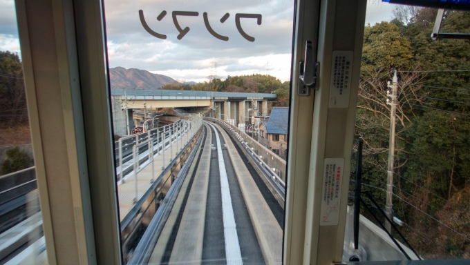 鉄道乗車記録の写真:車窓・風景(9)        「再び山陽自動車道と交差するとすぐ終点の広域公園前に到着します。」