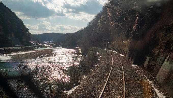 鉄道乗車記録の写真:車窓・風景(11)     「備後庄原を出ると、馬洗川と合流して江の川に注ぐ西城川を遡ります。
山陽地方のみで完結する芸備線ですが、水系でいうと日本海側も通っていることになります。」