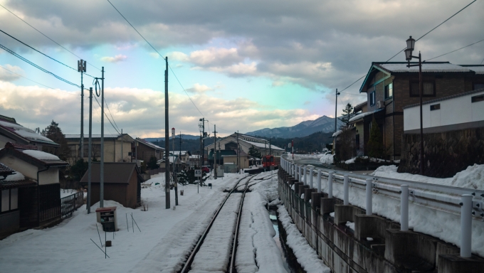 鉄道乗車記録の写真:車窓・風景(4)     「上り列車の到着を待って出雲横田駅をあとにします。」