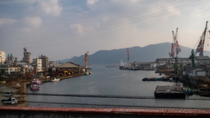 鉄道乗車記録の写真:車窓・風景(6)        「小瀬戸を渡って彦島に上陸。
すぐ関門トンネルに入り関門海峡（大瀬戸）を潜り抜けます。」