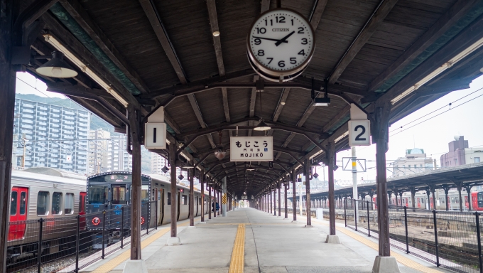 鉄道乗車記録の写真:駅舎・駅施設、様子(2)        「旧型客車がよく似合いそうなホームから小倉へ向かいます。」