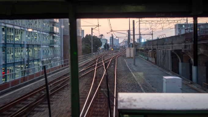 鉄道乗車記録の写真:車窓・風景(6)        「自分以外の乗客は数名のみと回送運転のような状態で兵庫駅を出発します。」