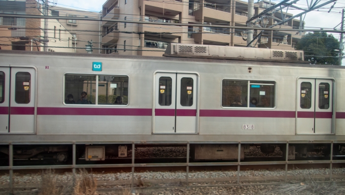 鉄道乗車記録の写真:車窓・風景(4)        「東急田園都市線と合流して長津田駅へ。
並走していたのは、半蔵門線から直通してきた東京メトロ8000系。」