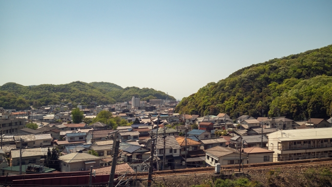 鉄道乗車記録の写真:車窓・風景(9)        「相生駅で山陽本線と別れた赤穂線が単線で瀬戸内海に向かって離れていきます。」
