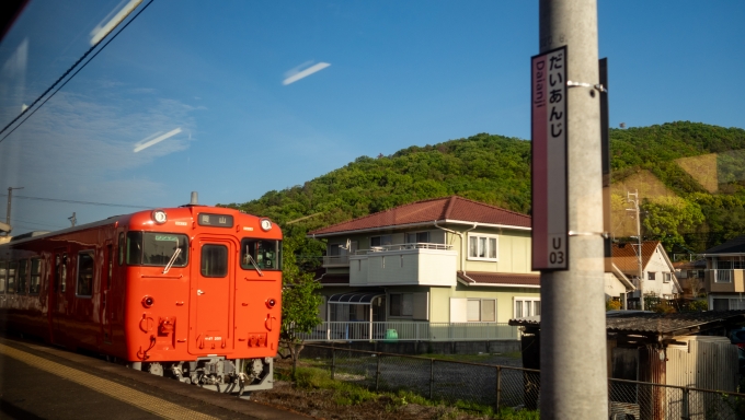 鉄道乗車記録の写真:車窓・風景(8)        「大安寺駅で列車交換。」
