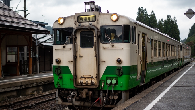 鉄道乗車記録の写真:乗車した列車(外観)(9)        「会津宮下駅で交換待ち」