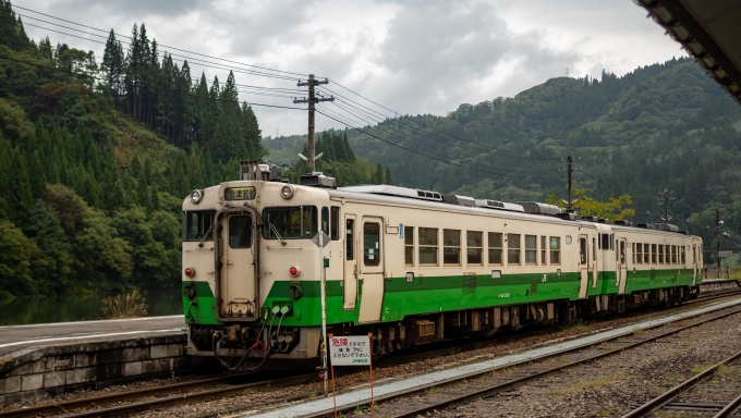 鉄道乗車記録の写真:乗車した列車(外観)(12)        「会津川口駅に到着」